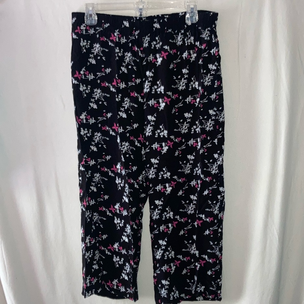 Nue Options Floral Cropped Pants in Black and Pink
